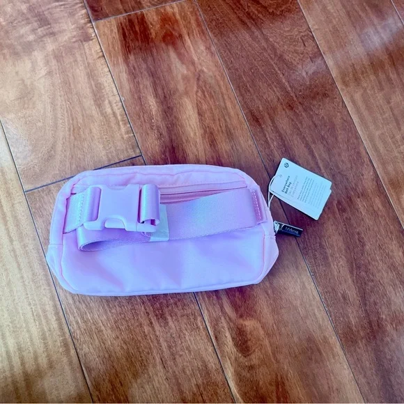 Lululemon Light Pink Everywhere Belt Bag 1L Travel Pouch Crossbody - Picture 4 of 8
